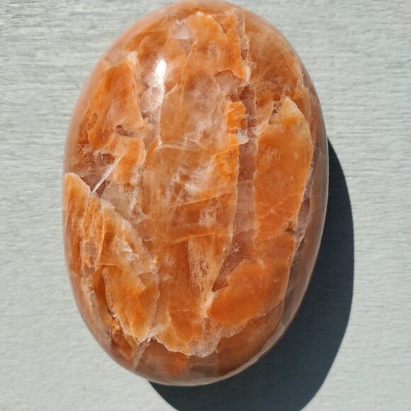 Peach Moonstone Palm Stone Pillow (G10) - Picture 3 of 4